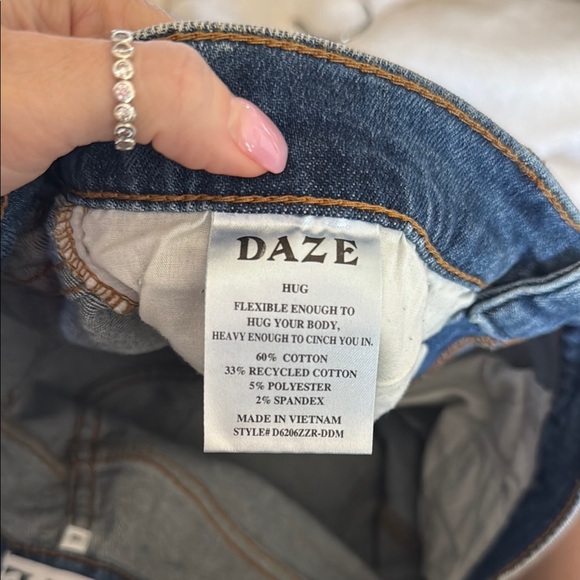 Daze Jeans Shy Girl Women's Light Blue Distressed Jeans - Picture 10 of 11